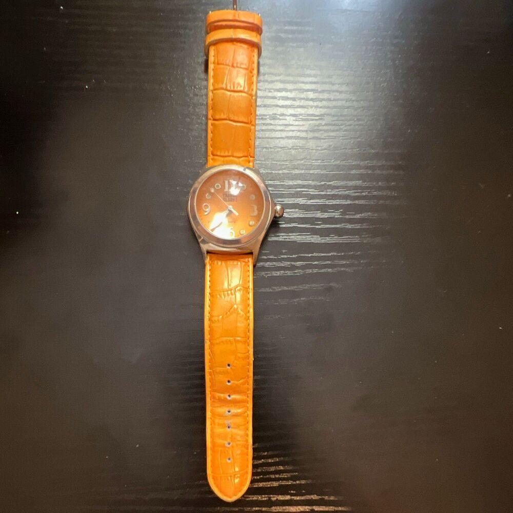 Fame & Glory Quartz Analog 30m 36mm Silver Case Brown Dial Leather Strap